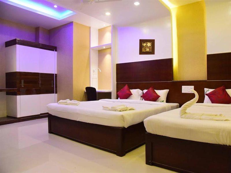 Hotel Sumith Palace Puducherry Exterior foto