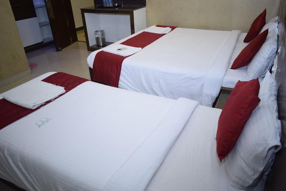 Hotel Sumith Palace Puducherry Exterior foto