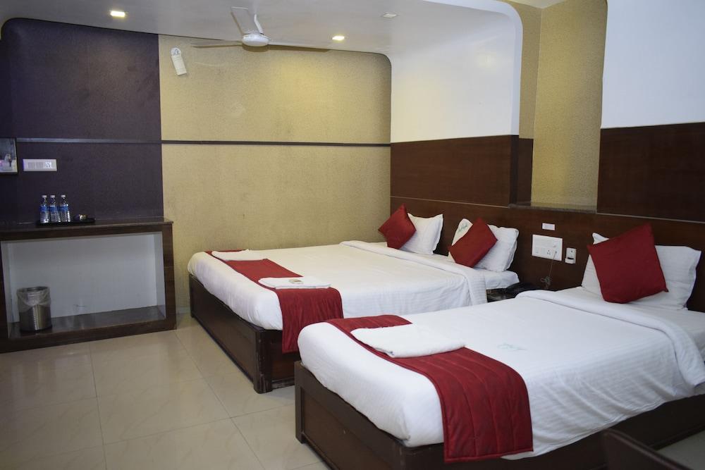 Hotel Sumith Palace Puducherry Exterior foto